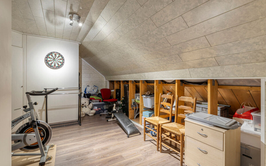 Leemans Immobiliën biedt u deze prachtige volledig instapklare halfopen bebouwing aan, gelegen op een absolute toplocatie in Liedekerke.
Dankzij de centrale ligging bevinden alle voorzieningen zich in de onmiddellijke omgeving: winkels, scholen, openbaar