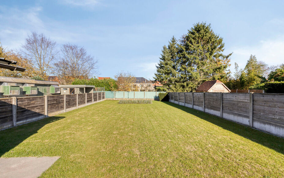 Leemans Immobiliën biedt u deze prachtige volledig instapklare halfopen bebouwing aan, gelegen op een absolute toplocatie in Liedekerke.
Dankzij de centrale ligging bevinden alle voorzieningen zich in de onmiddellijke omgeving: winkels, scholen, openbaar