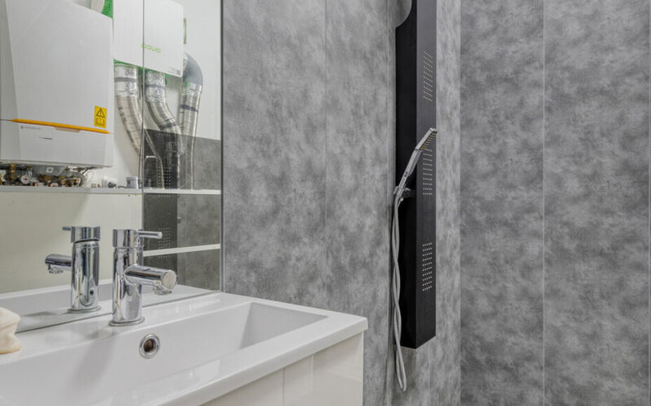 Leemans Immobiliën presenteert u deze verzorgde en energiezuinige woning (EPC A), gelegen op een rustige doch centrale locatie in Ternat. Dankzij de uitstekende ligging bevinden winkels, scholen, sportfaciliteiten en belangrijke invalswegen zich op een s