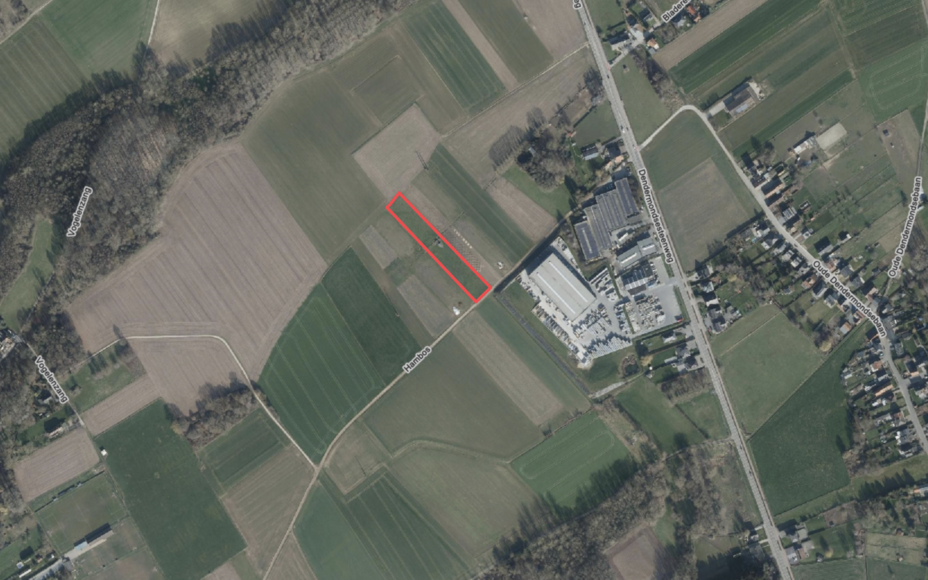 LEEMANS IMMOBILIËN biedt U volgende landbouwgrond aan met een oppervlakte van 46are 70ca. 

Dankzij zijn ligging langsheen een veldweg genaamd 'Hambos', is het perceel gemakkelijk te bereiken via de Dendermondsesteenweg. 

Landbouwgrond is tevens vrij va