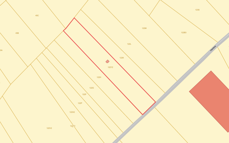 LEEMANS IMMOBILIËN biedt U volgende landbouwgrond aan met een oppervlakte van 46are 70ca. 

Dankzij zijn ligging langsheen een veldweg genaamd 'Hambos', is het perceel gemakkelijk te bereiken via de Dendermondsesteenweg. 

Landbouwgrond is tevens vrij va