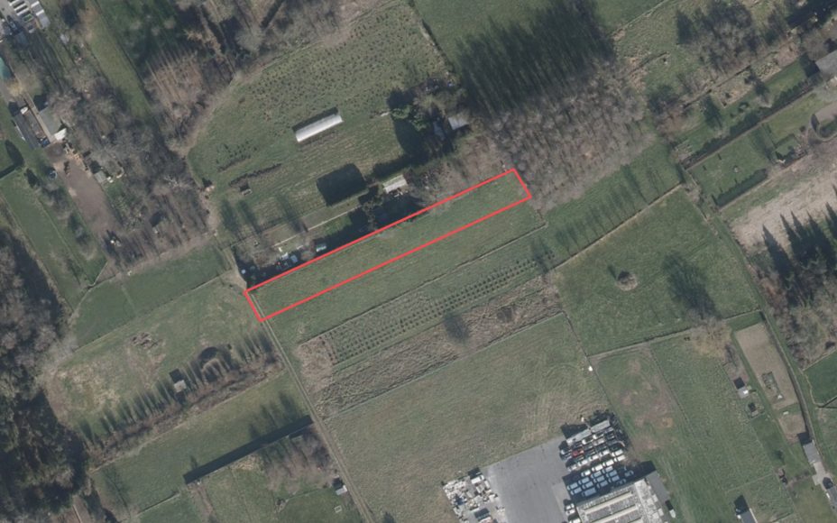 LEEMANS IMMOBILIËN biedt U volgende landbouwgrond aan met een oppervlakte van 15are 69ca. 

Perceel is gemakkelijk te bereiken via de Gentsesteenweg tussen huisnummers 218 & 220. 

Landbouwgrond is tevens vrij van pacht. Geen erfdienstbaarheden aanwezig.