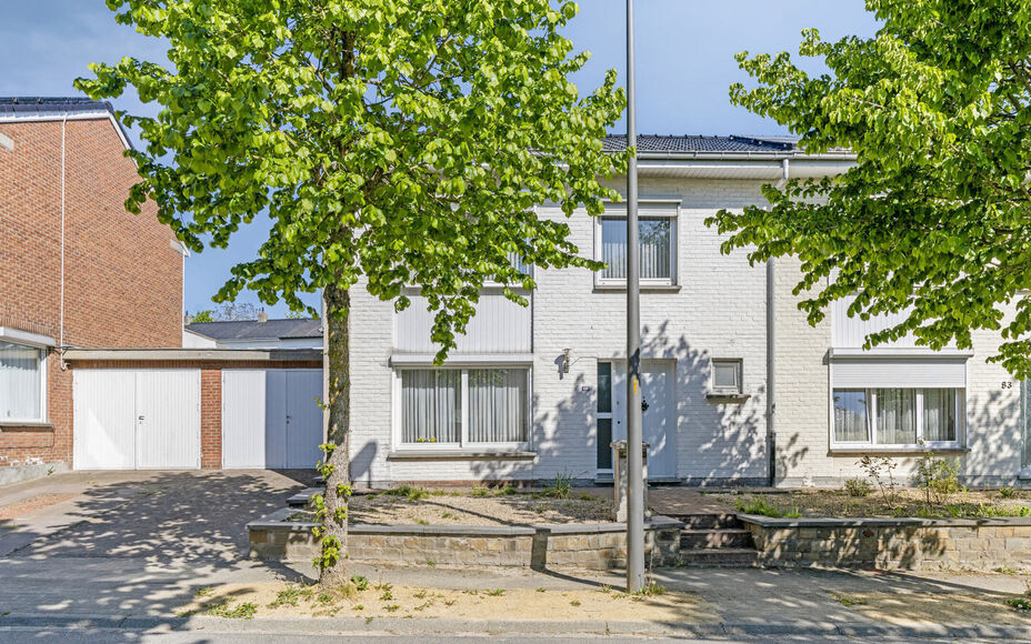 Maison familiale confortable avec jardin et terrasse au coeur d'Asse
Leemans Immobiliën vous présente cette maison bien entretenue, idéalement située dans le centre animé d'Asse. Grâce à sa situation centrale, toutes les commodités sont accessible