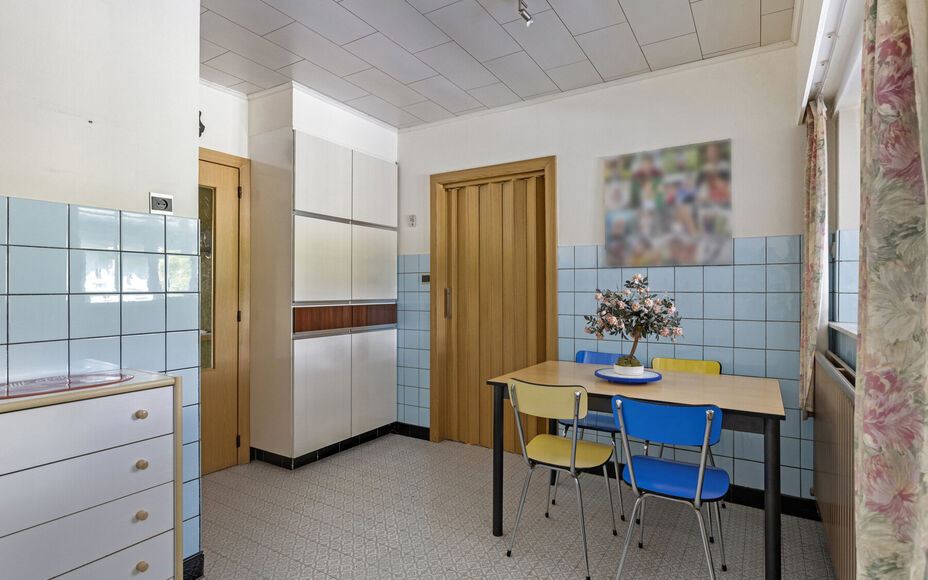 Maison familiale confortable avec jardin et terrasse au coeur d'Asse
Leemans Immobiliën vous présente cette maison bien entretenue, idéalement située dans le centre animé d'Asse. Grâce à sa situation centrale, toutes les commodités sont accessible