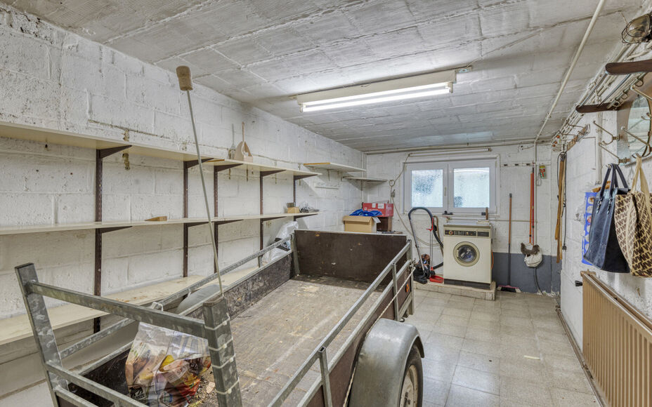 Maison familiale confortable avec jardin et terrasse au coeur d'Asse
Leemans Immobiliën vous présente cette maison bien entretenue, idéalement située dans le centre animé d'Asse. Grâce à sa situation centrale, toutes les commodités sont accessible