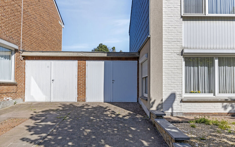 Maison familiale confortable avec jardin et terrasse au coeur d'Asse
Leemans Immobiliën vous présente cette maison bien entretenue, idéalement située dans le centre animé d'Asse. Grâce à sa situation centrale, toutes les commodités sont accessible