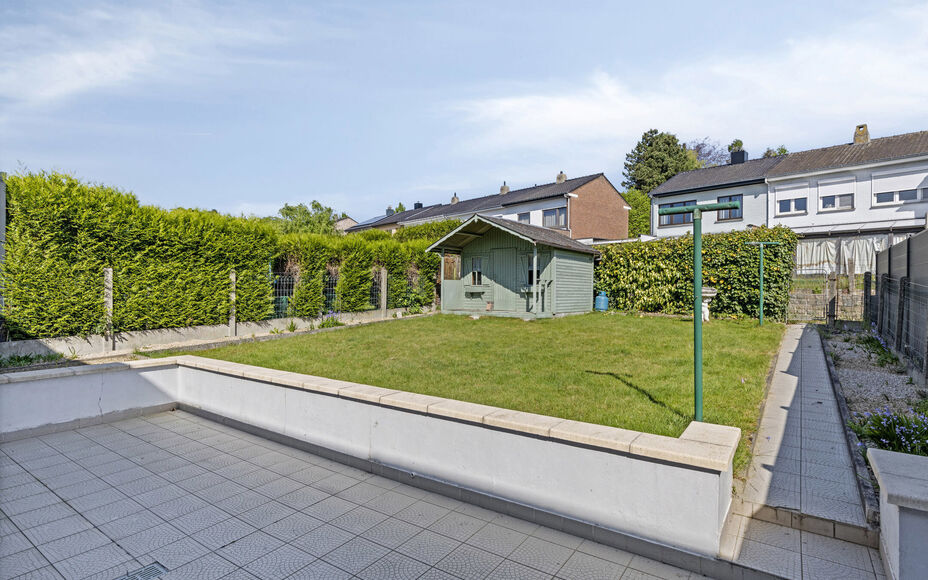 Maison familiale confortable avec jardin et terrasse au coeur d'Asse
Leemans Immobiliën vous présente cette maison bien entretenue, idéalement située dans le centre animé d'Asse. Grâce à sa situation centrale, toutes les commodités sont accessible