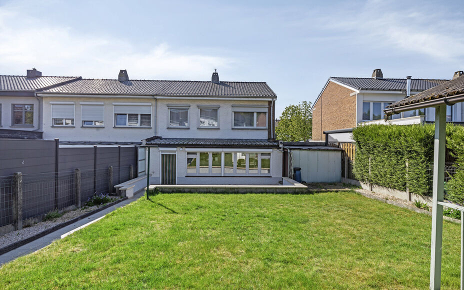 Maison familiale confortable avec jardin et terrasse au coeur d'Asse
Leemans Immobiliën vous présente cette maison bien entretenue, idéalement située dans le centre animé d'Asse. Grâce à sa situation centrale, toutes les commodités sont accessible