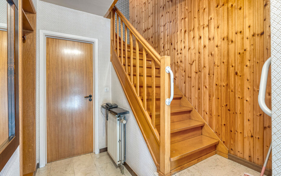 Leemans Real Estate vous propose cette maison bien entretenue, située dans une rue calme, en plein cœur du quartier animé d'Asse. Grâce à sa situation centrale, toutes les commodités sont accessibles à pied : commerces, écoles, transports en comm