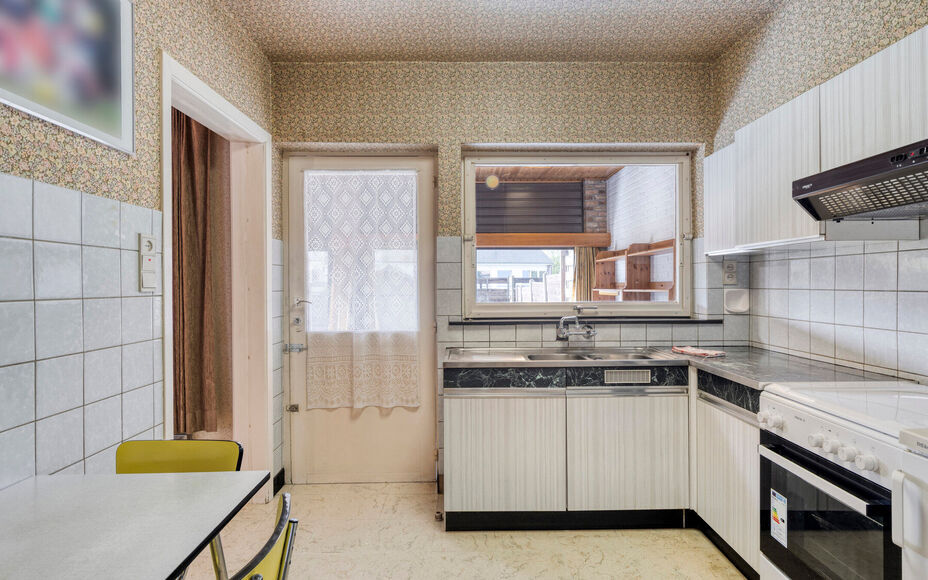 Leemans Real Estate vous propose cette maison bien entretenue, située dans une rue calme, en plein cœur du quartier animé d'Asse. Grâce à sa situation centrale, toutes les commodités sont accessibles à pied : commerces, écoles, transports en comm