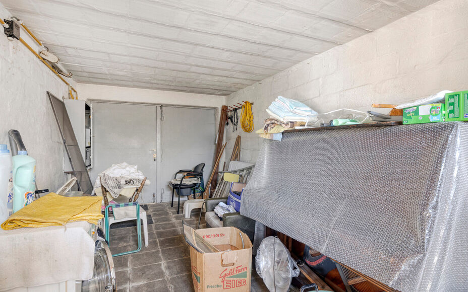 Leemans Real Estate vous propose cette maison bien entretenue, située dans une rue calme, en plein cœur du quartier animé d'Asse. Grâce à sa situation centrale, toutes les commodités sont accessibles à pied : commerces, écoles, transports en comm