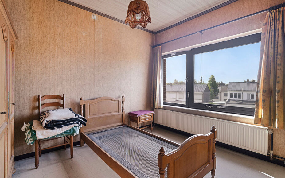 Leemans Real Estate vous propose cette maison bien entretenue, située dans une rue calme, en plein cœur du quartier animé d'Asse. Grâce à sa situation centrale, toutes les commodités sont accessibles à pied : commerces, écoles, transports en comm