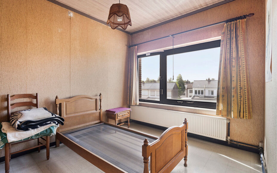 Leemans Real Estate vous propose cette maison bien entretenue, située dans une rue calme, en plein cœur du quartier animé d'Asse. Grâce à sa situation centrale, toutes les commodités sont accessibles à pied : commerces, écoles, transports en comm