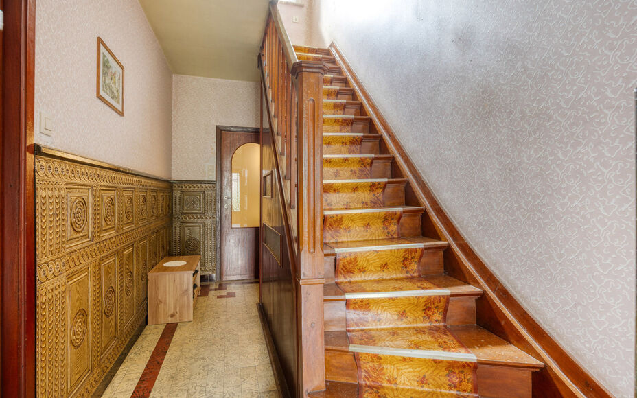 LEEMANS IMMOBILIËN vous propose ce maison à rénover, situé dans la commune d'Asse! Grâce à sa situation centrale, toutes les commodités importantes telles que les magasins, les écoles, les transports en commun, etc. sont accessibles à pied. Avec 