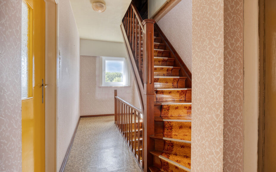 LEEMANS IMMOBILIËN vous propose ce maison à rénover, situé dans la commune d'Asse! Grâce à sa situation centrale, toutes les commodités importantes telles que les magasins, les écoles, les transports en commun, etc. sont accessibles à pied. Avec 