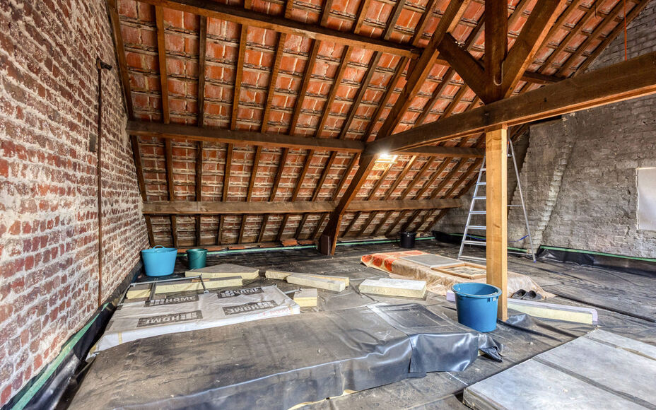 LEEMANS IMMOBILIËN vous propose ce maison à rénover, situé dans la commune d'Asse! Grâce à sa situation centrale, toutes les commodités importantes telles que les magasins, les écoles, les transports en commun, etc. sont accessibles à pied. Avec 