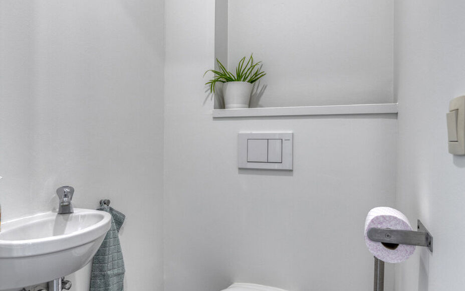 Leemans Real Estate vous présente cette charmante maison idéalement située au cœur d'Asse.
Grâce à son emplacement privilégié, commerces, écoles, installations sportives, pistes cyclables et piétonnes, et grands axes routiers sont à deux pas. P
