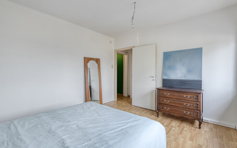 Leemans Real Estate vous présente cette charmante maison idéalement située au cœur d'Asse.
Grâce à son emplacement privilégié, commerces, écoles, installations sportives, pistes cyclables et piétonnes, et grands axes routiers sont à deux pas. P