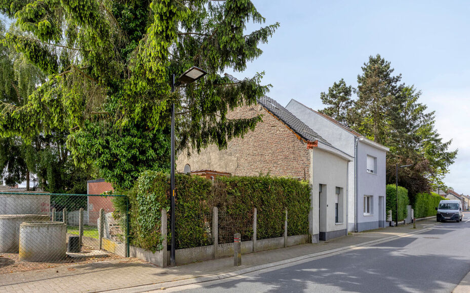 Leemans Immobiliën vous propose cette charmante maison idéalement située au cœur d'Asse. Grâce à son excellente accessibilité, écoles, transports en commun, commerces, installations sportives, pistes cyclables et sentiers pédestres, ainsi que gra