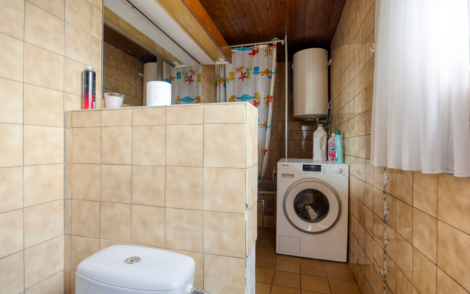 Leemans Immobiliën vous propose cette charmante maison idéalement située au cœur d'Asse. Grâce à son excellente accessibilité, écoles, transports en commun, commerces, installations sportives, pistes cyclables et sentiers pédestres, ainsi que gra