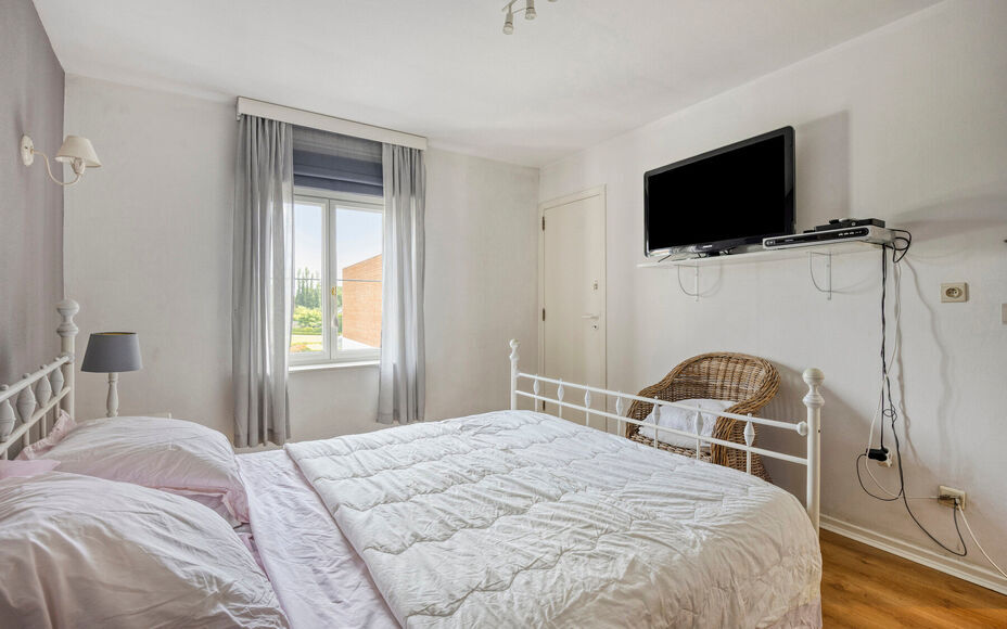 Leemans Immobiliën vous propose cette maison clé en main, en parfait état et idéalement située au cœur d'Asse. Grâce à sa situation centrale, commerces, écoles, transports en commun, installations sportives et grands axes routiers sont accessible