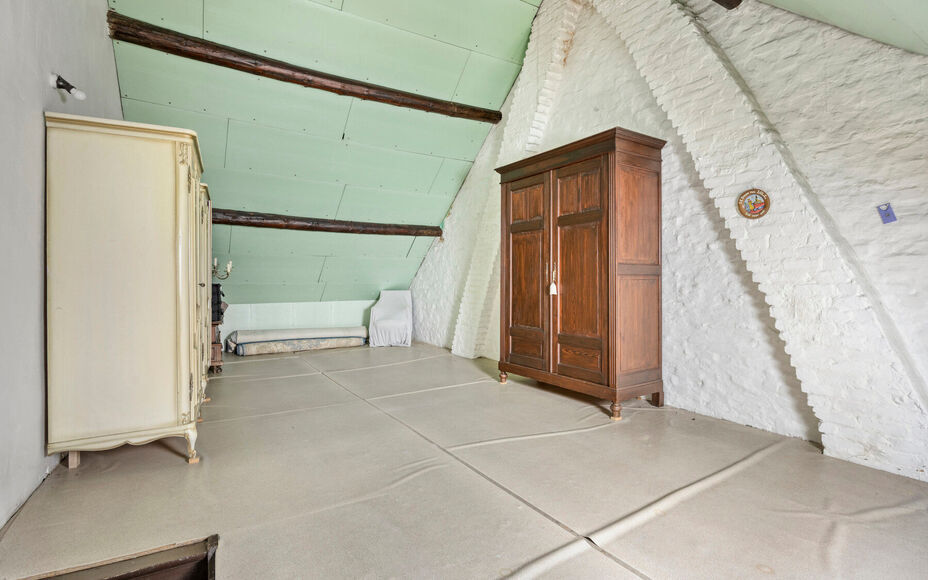 Leemans Immobiliën vous propose cette maison clé en main, en parfait état et idéalement située au cœur d'Asse. Grâce à sa situation centrale, commerces, écoles, transports en commun, installations sportives et grands axes routiers sont accessible