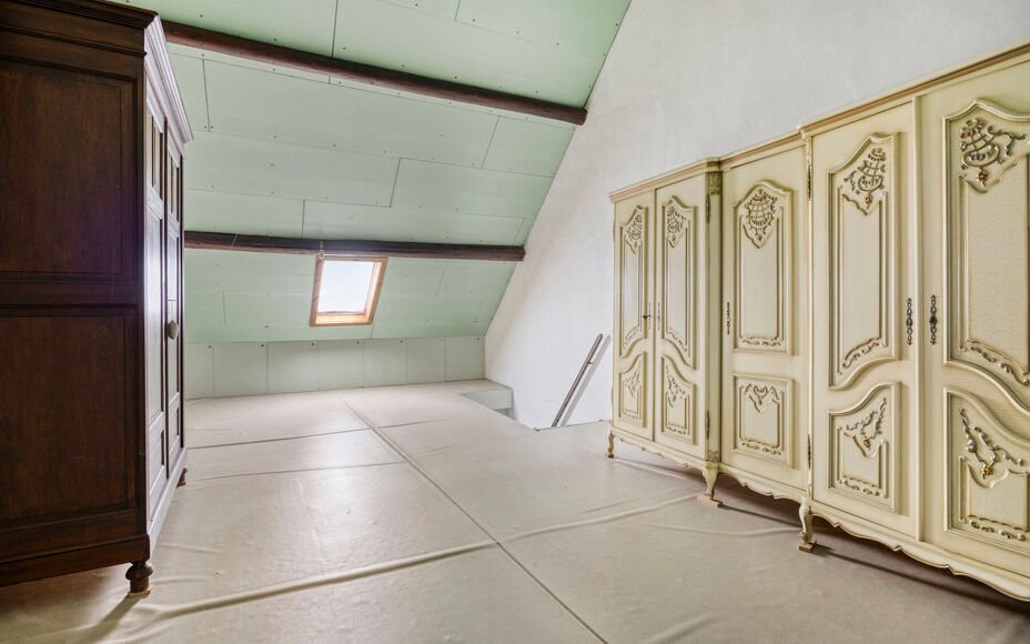 Leemans Immobiliën vous propose cette maison clé en main, en parfait état et idéalement située au cœur d'Asse. Grâce à sa situation centrale, commerces, écoles, transports en commun, installations sportives et grands axes routiers sont accessible