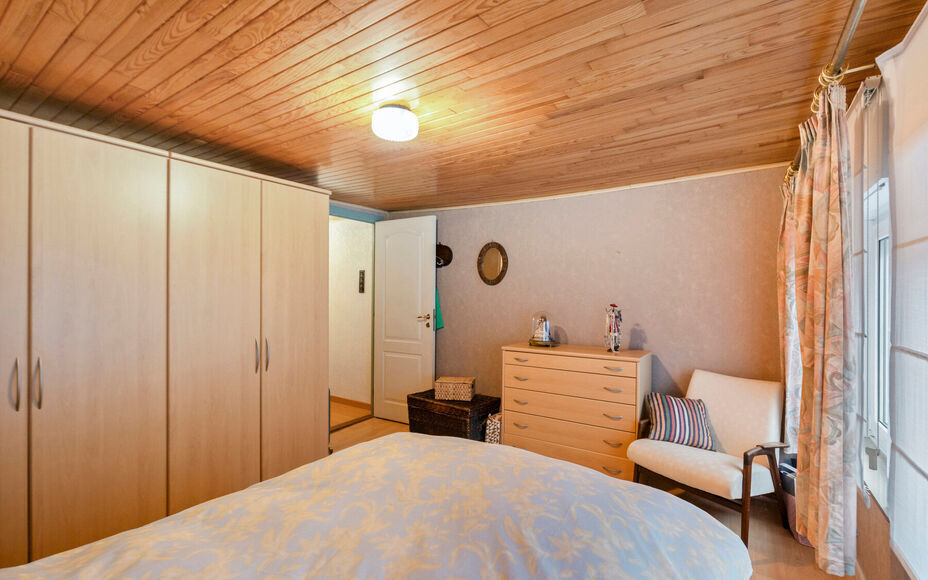 Leemans Immobiliën vous propose cette charmante maison située dans un quartier calme et agréable d'Asse-Ter-Heide. Grâce à sa situation idéale, commerces, écoles, transports en commun, installations sportives et grands axes routiers sont facilement