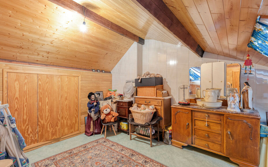 Leemans Immobiliën vous propose cette charmante maison située dans un quartier calme et agréable d'Asse-Ter-Heide. Grâce à sa situation idéale, commerces, écoles, transports en commun, installations sportives et grands axes routiers sont facilement