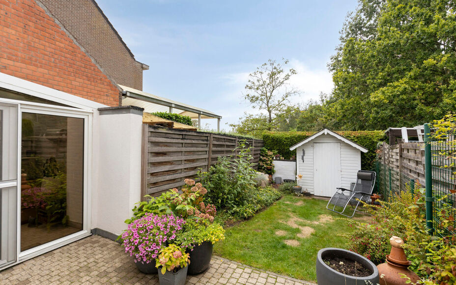 Leemans Immobiliën vous propose cette charmante maison située dans un quartier calme et agréable d'Asse-Ter-Heide. Grâce à sa situation idéale, commerces, écoles, transports en commun, installations sportives et grands axes routiers sont facilement