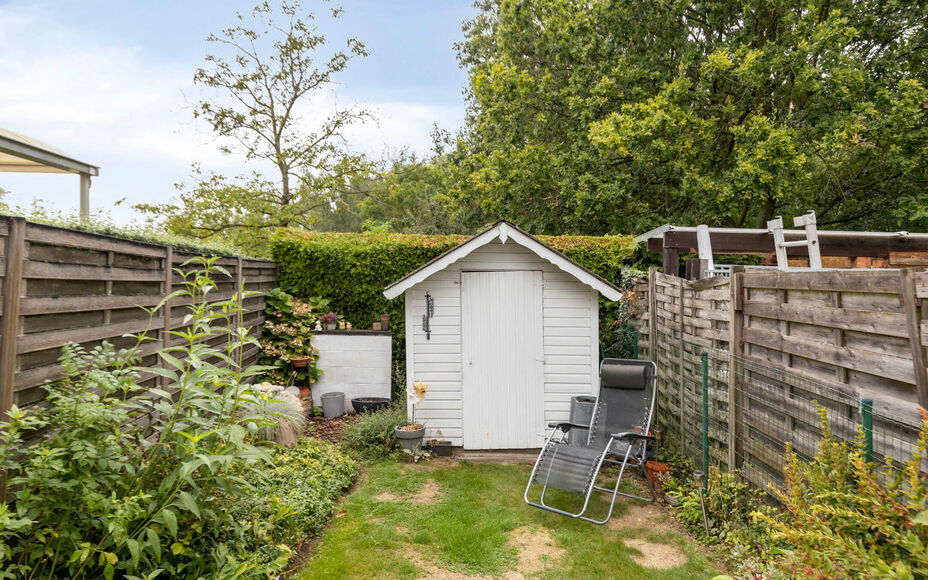 Leemans Immobiliën vous propose cette charmante maison située dans un quartier calme et agréable d'Asse-Ter-Heide. Grâce à sa situation idéale, commerces, écoles, transports en commun, installations sportives et grands axes routiers sont facilement