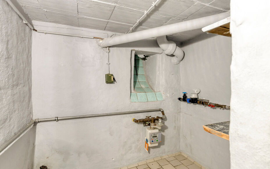 Leemans Immobiliën vous propose cette maison confortable, idéalement située au cœur d'Asse. Grâce à sa situation privilégiée, commerces, écoles, installations sportives, transports en commun et grands axes routiers sont accessibles à pied. Un em