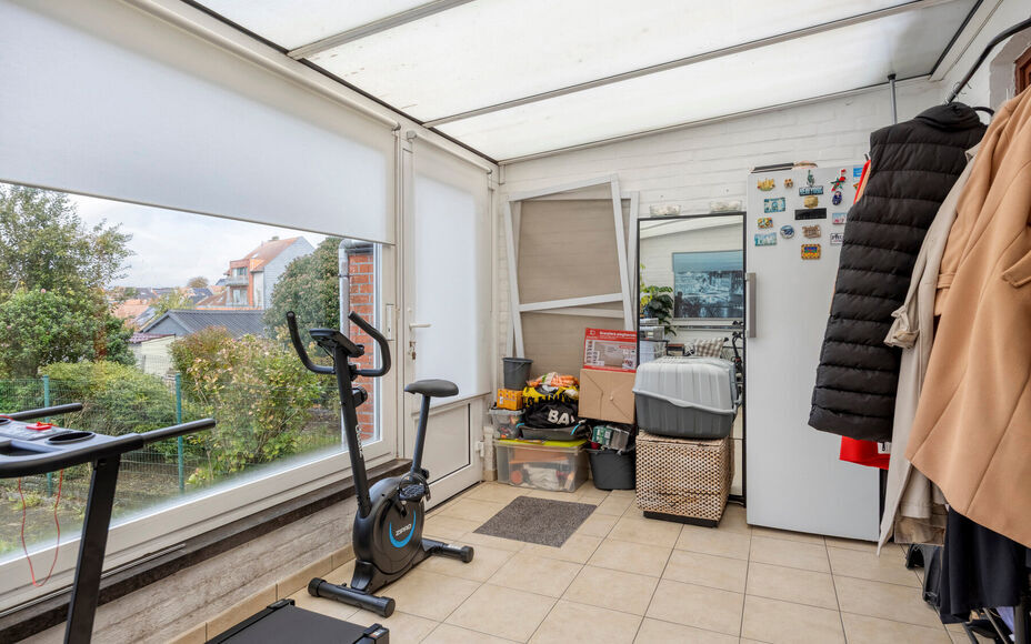LEEMANS IMMOBILIËN vous propose cette maison rénovée, idéalement située au cœur d'Asse. Grâce à un cadre de vie agréable, un agencement pratique et un jardin accueillant, cette maison représente une opportunité intéressante pour ceux qui souha