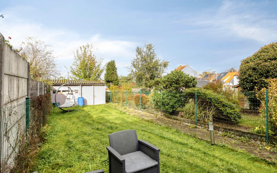 LEEMANS IMMOBILIËN vous propose cette maison rénovée, idéalement située au cœur d'Asse. Grâce à un cadre de vie agréable, un agencement pratique et un jardin accueillant, cette maison représente une opportunité intéressante pour ceux qui souha