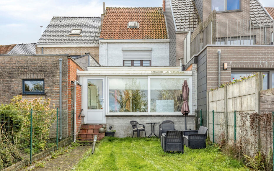 LEEMANS IMMOBILIËN vous propose cette maison rénovée, idéalement située au cœur d'Asse. Grâce à un cadre de vie agréable, un agencement pratique et un jardin accueillant, cette maison représente une opportunité intéressante pour ceux qui souha