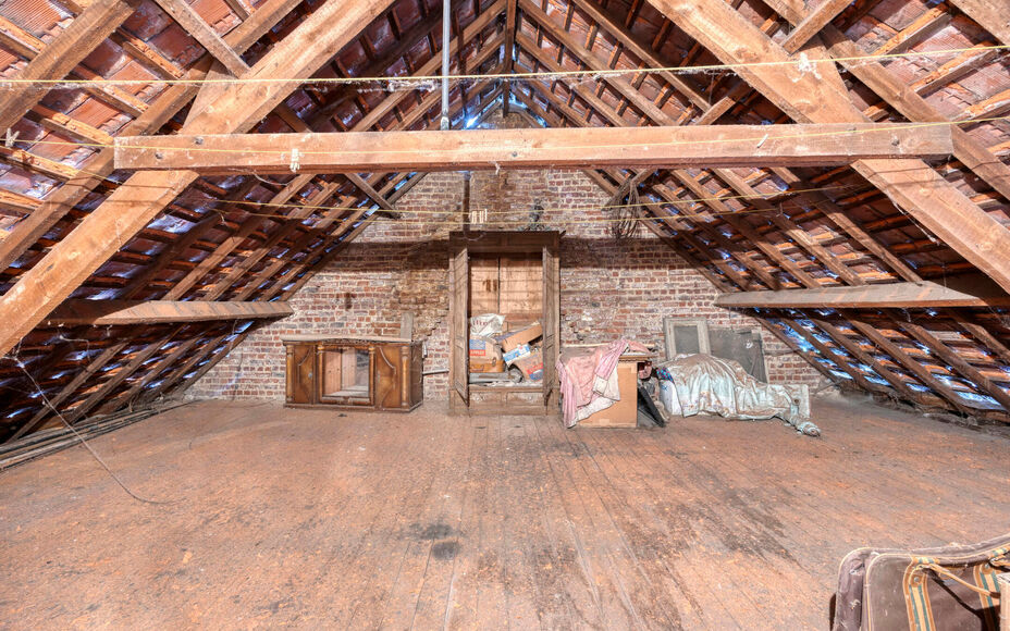 Leemans Real Estate vous présente cette maison idéalement située à Denderleeuw, offrant un potentiel de rénovation. Grâce à sa situation centrale, toutes les commodités sont facilement accessibles : commerces, écoles, transports en commun et ins