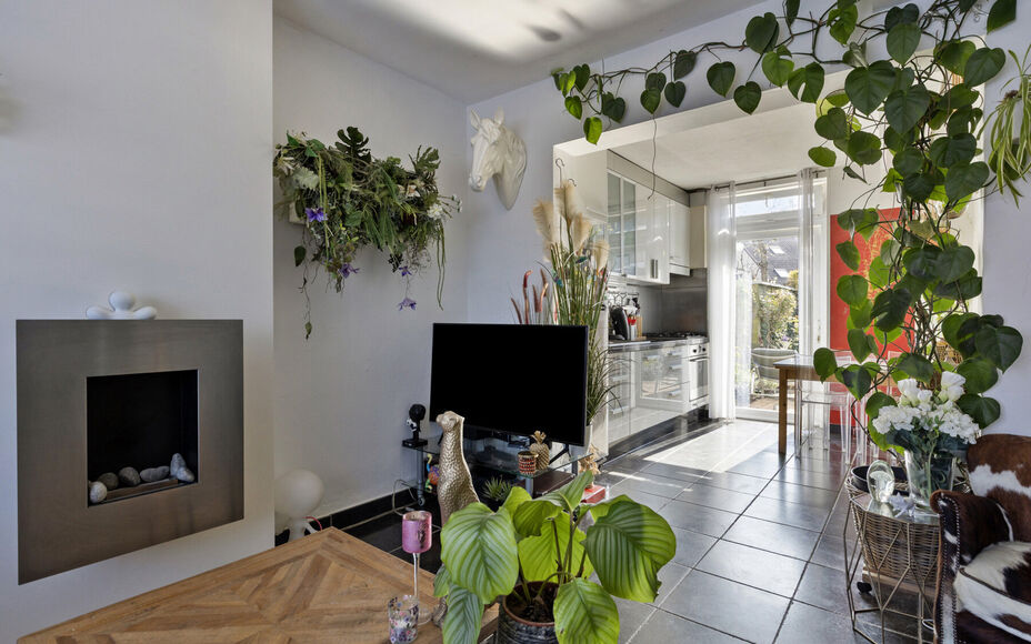 Leemans Immobiliën vous présente cette charmante maison prête à emménager dans le pittoresque Schepdaal. Grâce à son emplacement central, vous pouvez profiter d'une excellente accessibilité et les écoles, les commerces, les transports en commun e