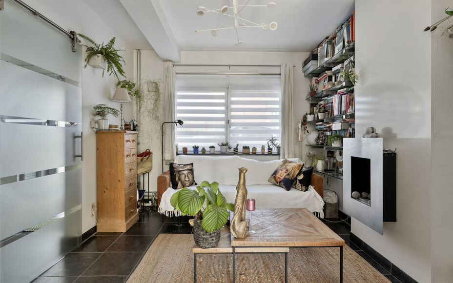 Leemans Immobiliën vous présente cette charmante maison prête à emménager dans le pittoresque Schepdaal. Grâce à son emplacement central, vous pouvez profiter d'une excellente accessibilité et les écoles, les commerces, les transports en commun e