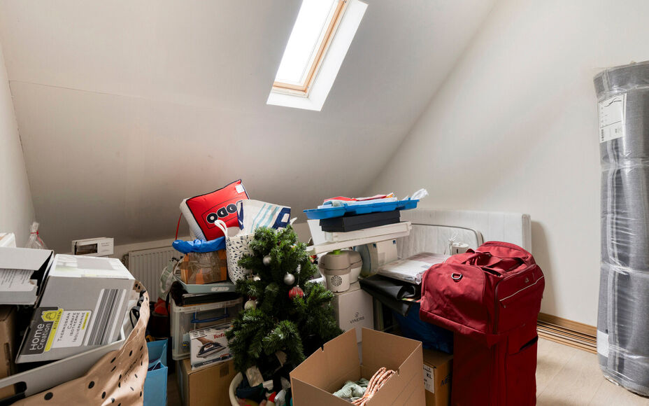 Leemans Real Estate vous propose cette charmante maison, idéalement située au cœur de Grammont. Grâce à sa situation centrale, les commerces, les écoles, les installations sportives, les transports en commun et les grands axes routiers sont accessib