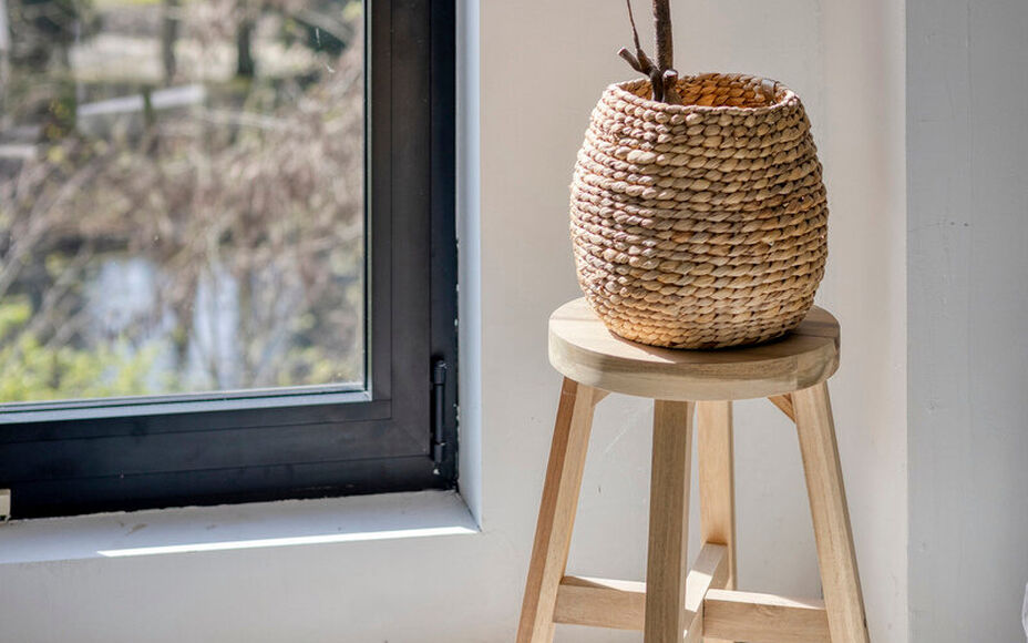 Vous recherchez une maison clé en main où confort, espace et modularité s'harmonisent parfaitement ? Cette maison entièrement rénovée et écoénergétique, idéalement située à Merchtem, est faite pour vous. Grâce à sa situation centrale, commer