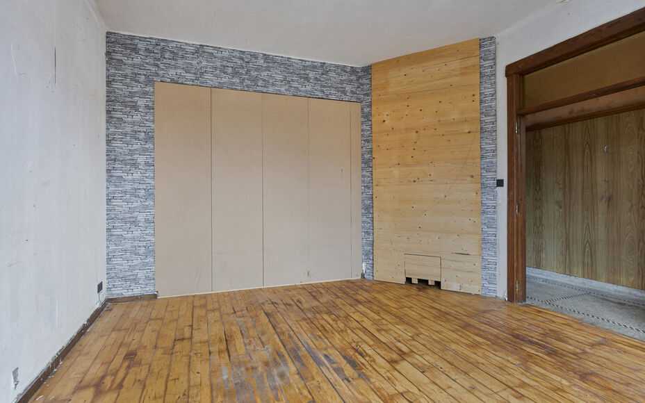LEEMANS IMMOBILIEN vous propose cette maison unifamiliale avec diverses possibilités de développement ! Située dans la commune de Wemmel (frontière avec la commune de Meise), tout en étant proche de toutes les commodités et avec un accès facile ver