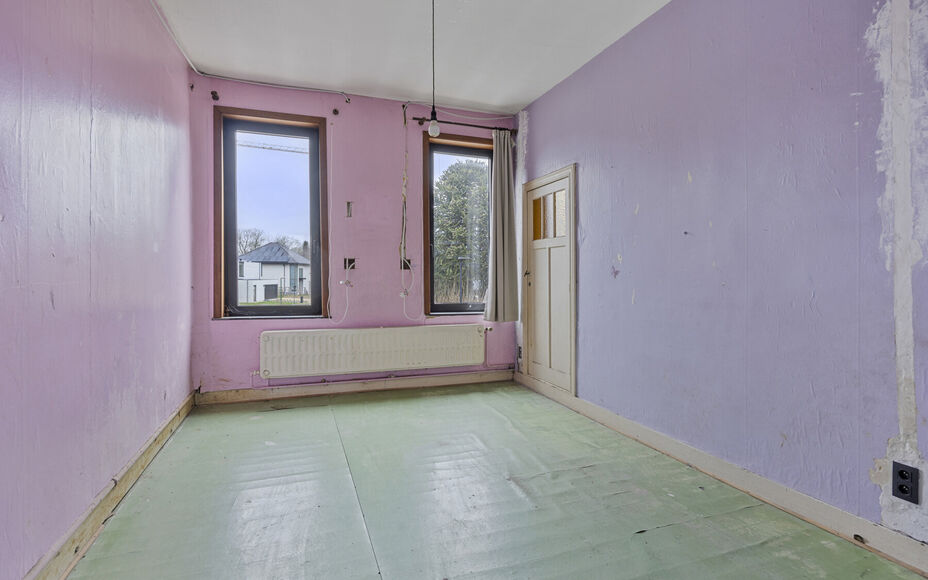 LEEMANS IMMOBILIEN vous propose cette maison unifamiliale avec diverses possibilités de développement ! Située dans la commune de Wemmel (frontière avec la commune de Meise), tout en étant proche de toutes les commodités et avec un accès facile ver