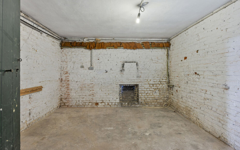 LEEMANS IMMOBILIEN vous propose cette maison unifamiliale avec diverses possibilités de développement ! Située dans la commune de Wemmel (frontière avec la commune de Meise), tout en étant proche de toutes les commodités et avec un accès facile ver