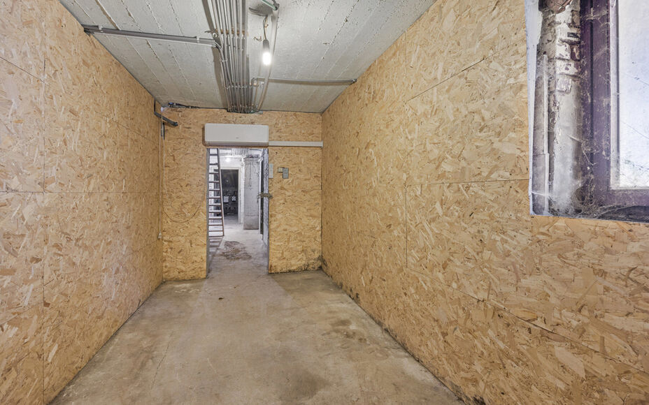 LEEMANS IMMOBILIEN vous propose cette maison unifamiliale avec diverses possibilités de développement ! Située dans la commune de Wemmel (frontière avec la commune de Meise), tout en étant proche de toutes les commodités et avec un accès facile ver