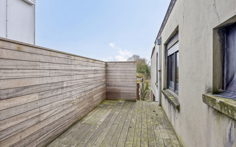 LEEMANS IMMOBILIEN vous propose cette maison unifamiliale avec diverses possibilités de développement ! Située dans la commune de Wemmel (frontière avec la commune de Meise), tout en étant proche de toutes les commodités et avec un accès facile ver