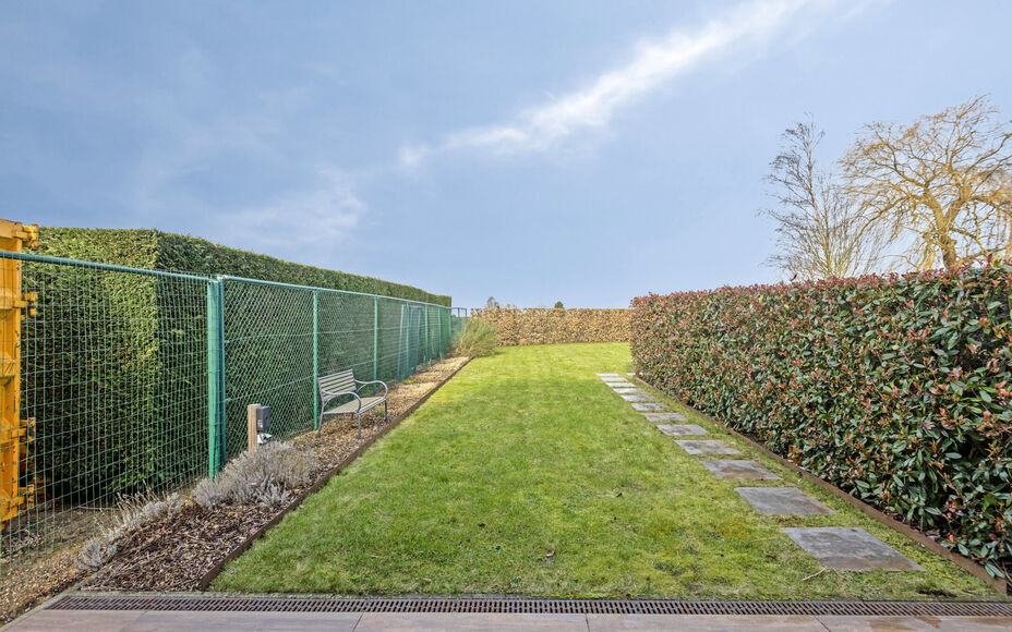 LEEMANS IMMOBILIANS propose à la vente ce maison familiale (nouvelle construction), situé sur un très bon emplacement dans la commune de Mollem (Asse). 

Vous êtes à la recherche d'une maison spacieuse et agréable, située à distance de marche de l