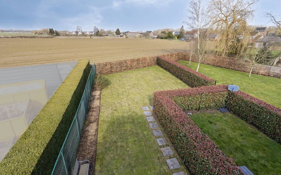 LEEMANS IMMOBILIANS propose à la vente ce maison familiale (nouvelle construction), situé sur un très bon emplacement dans la commune de Mollem (Asse). 

Vous êtes à la recherche d'une maison spacieuse et agréable, située à distance de marche de l