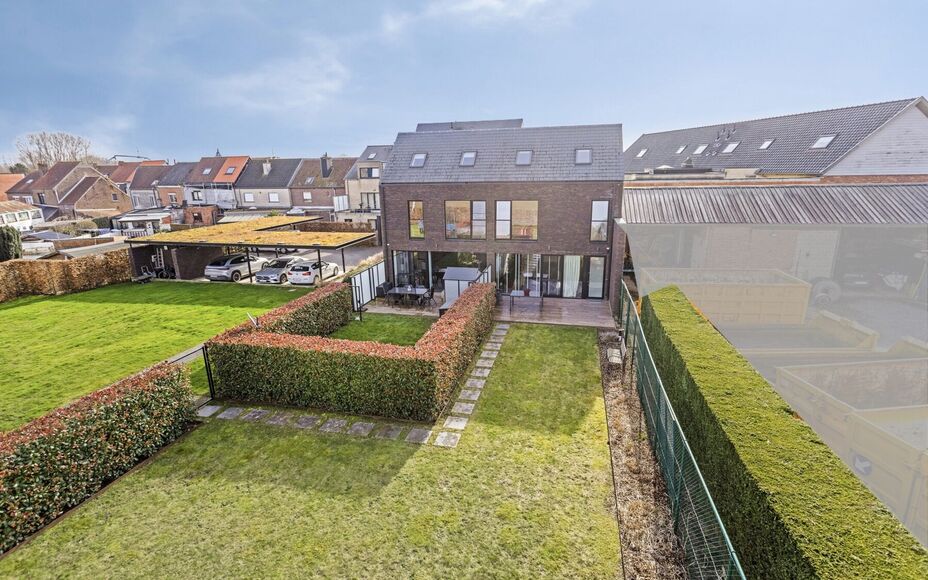 LEEMANS IMMOBILIANS propose à la vente ce maison familiale (nouvelle construction), situé sur un très bon emplacement dans la commune de Mollem (Asse). 

Vous êtes à la recherche d'une maison spacieuse et agréable, située à distance de marche de l