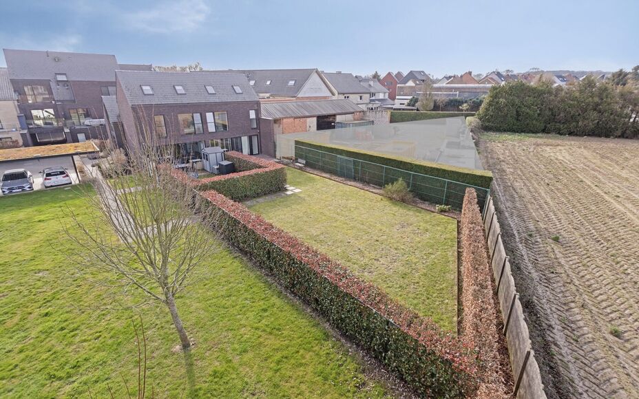 LEEMANS IMMOBILIANS propose à la vente ce maison familiale (nouvelle construction), situé sur un très bon emplacement dans la commune de Mollem (Asse). 

Vous êtes à la recherche d'une maison spacieuse et agréable, située à distance de marche de l