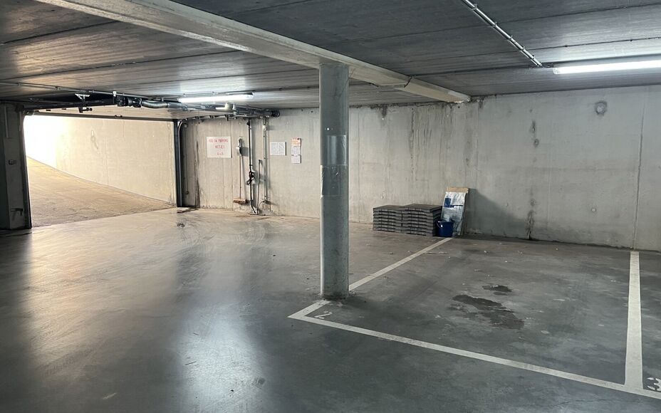 LEEMANS IMMOBILIEN vous présente un emplacement de parking souterrain à louer à Wolvertem (commune de Meise) ! 

L'emplacement de parking (n° 2) se trouve dans la résidence 'Zita', située à Moerhof 1, 1861 Wolvertem. Situé à quelques pas du centr